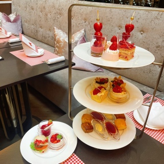 �X�g�����O�X�z�e�������C���^�[�R���`�l���^��